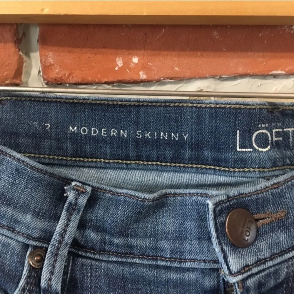 LOFT distressed Skinny jeans sz 2 - Image 6