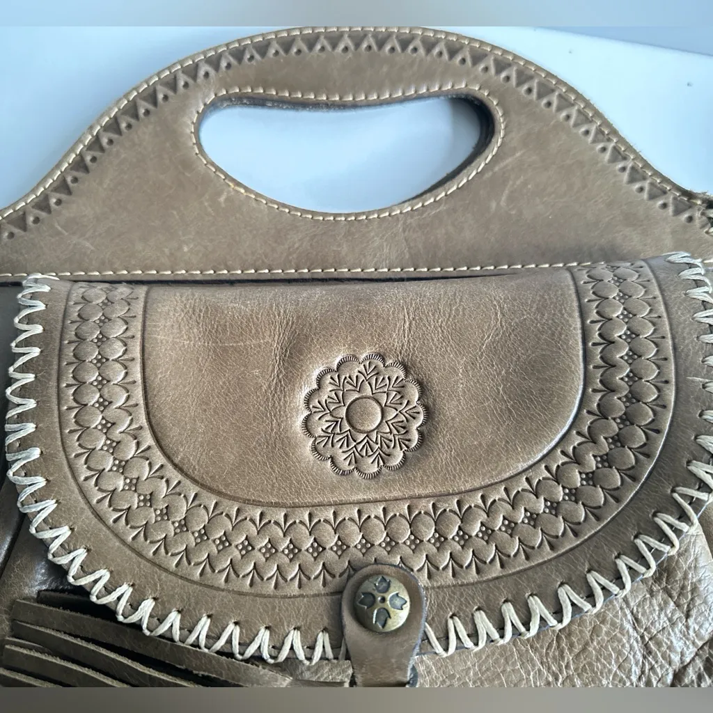 Patricia Nash Sage Green
Distressed Leather Stitch Trim
Detach Strap Hobo Bag - Image 4