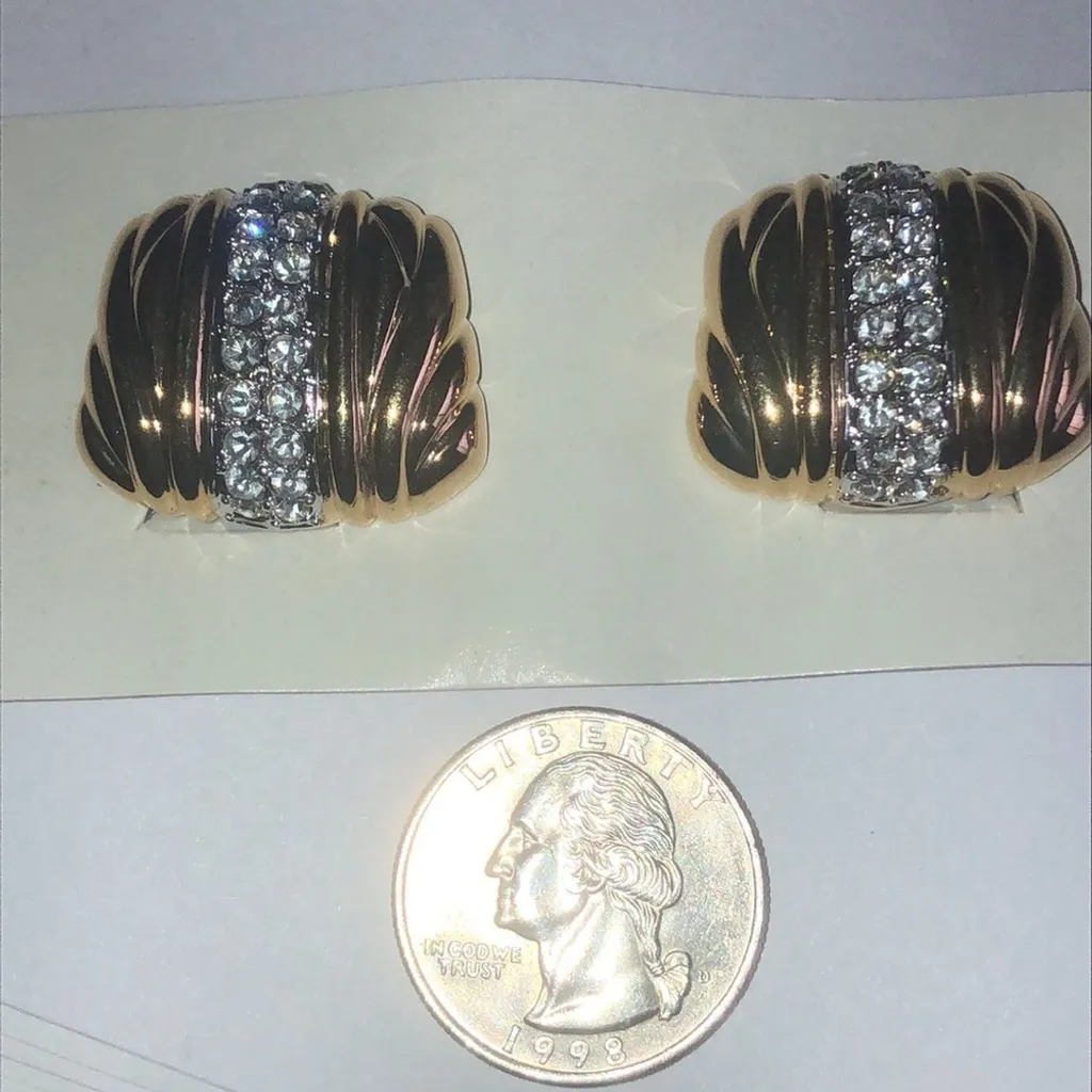 Crystaline Brand Signed Gold Tone CZ Rhinestone Retro Vintage Clip On Earrings - Image 3