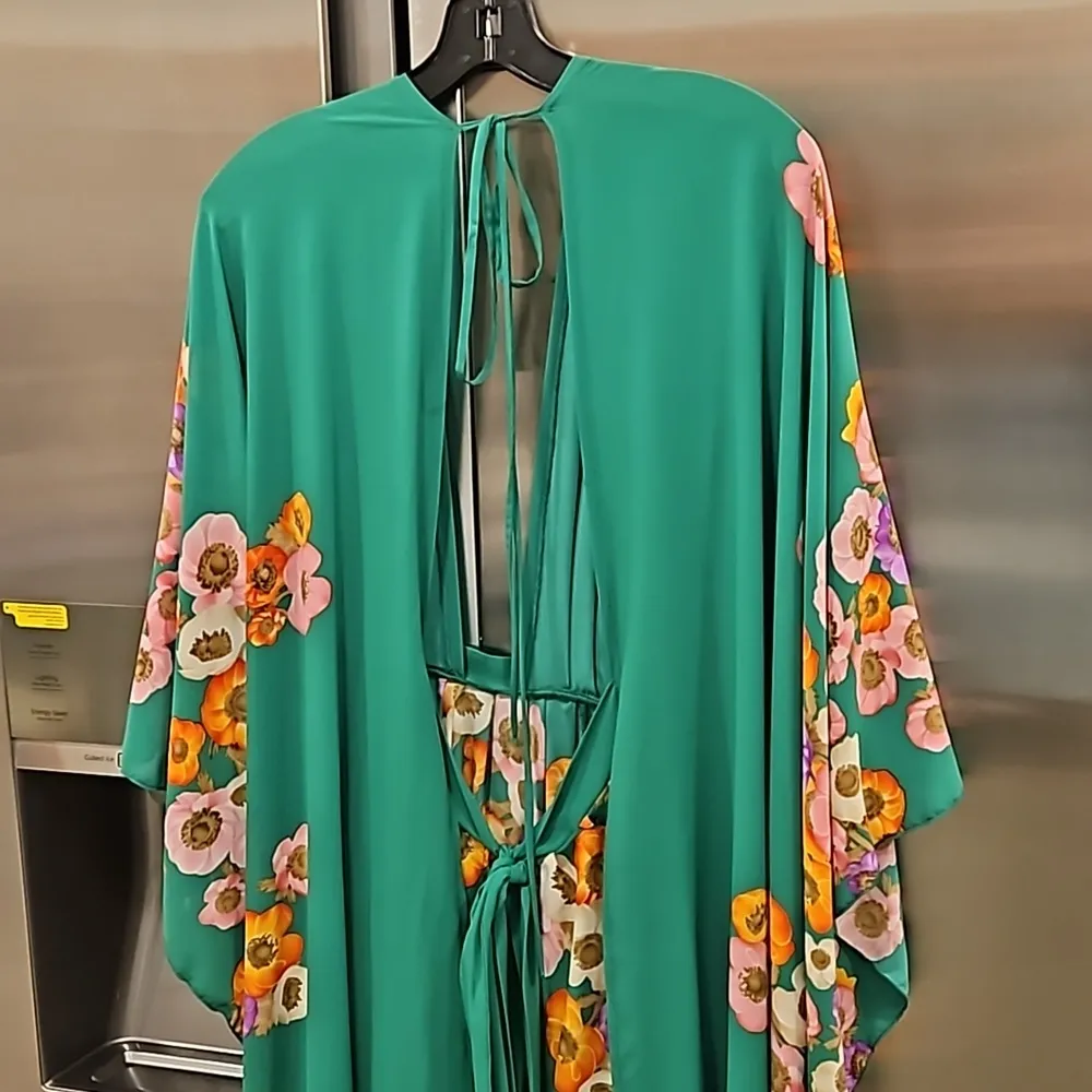 đź’•MICHAEL COSTELLOđź’• Plunging Kimono Dress ~ Green Floral Print - Image 10