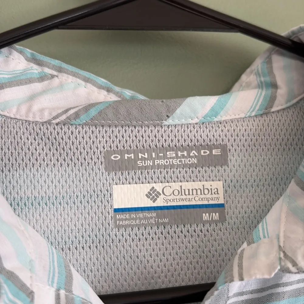 Columbia  Women’s Omni-Shake Striped Long Sleeve Button Down size M - Image 2