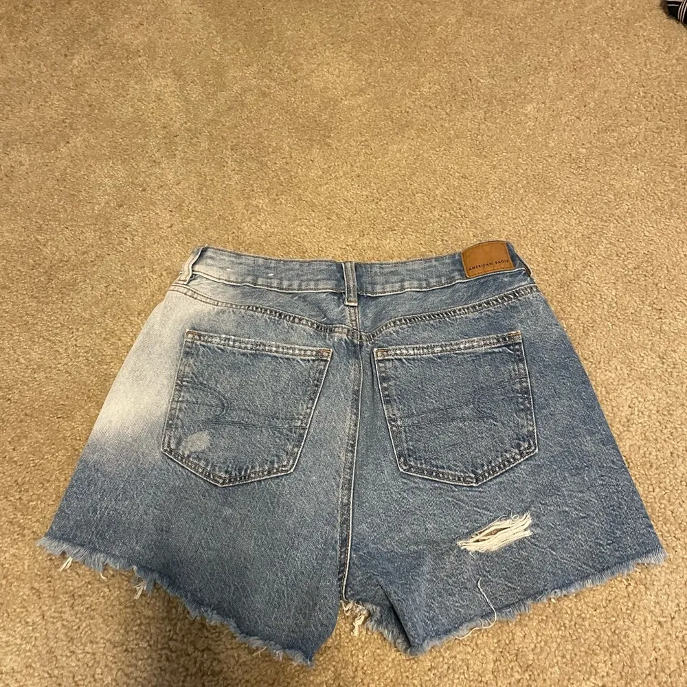 American Eagle  acid wash mom short - Image 5