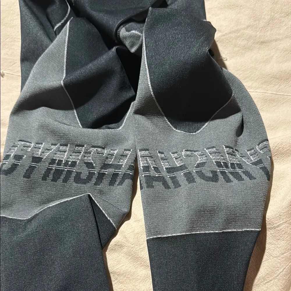 Gymshark Charcoal and Light Gray Crop Top - Image 6