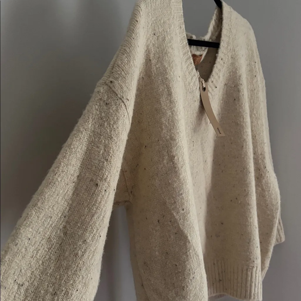 POL Cream Oatmeal Speckled VNeck Sweater Soft with  Texture Oversized Size Small - Image 3