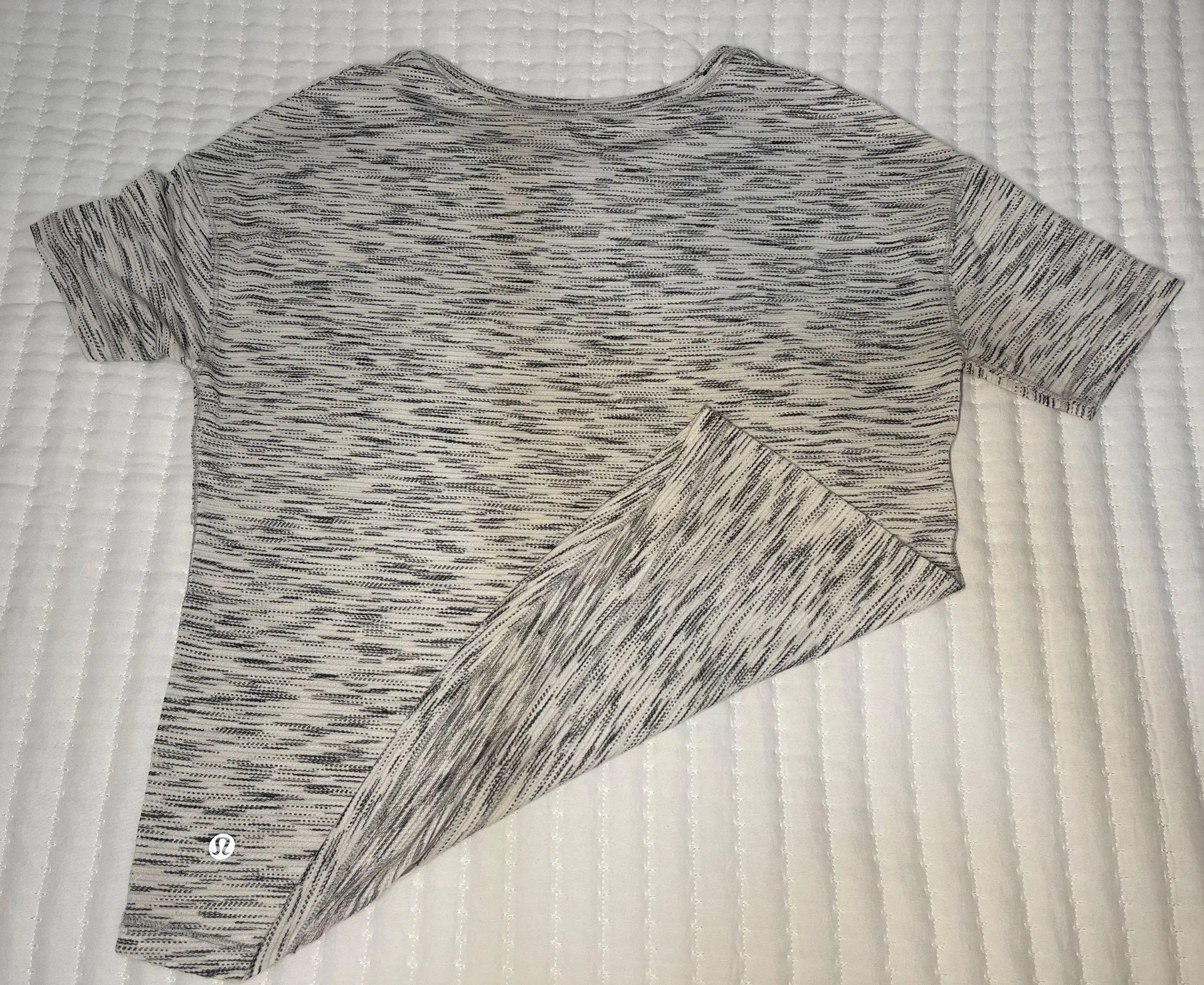 Lululemon Cropped T-shirt - Image 2