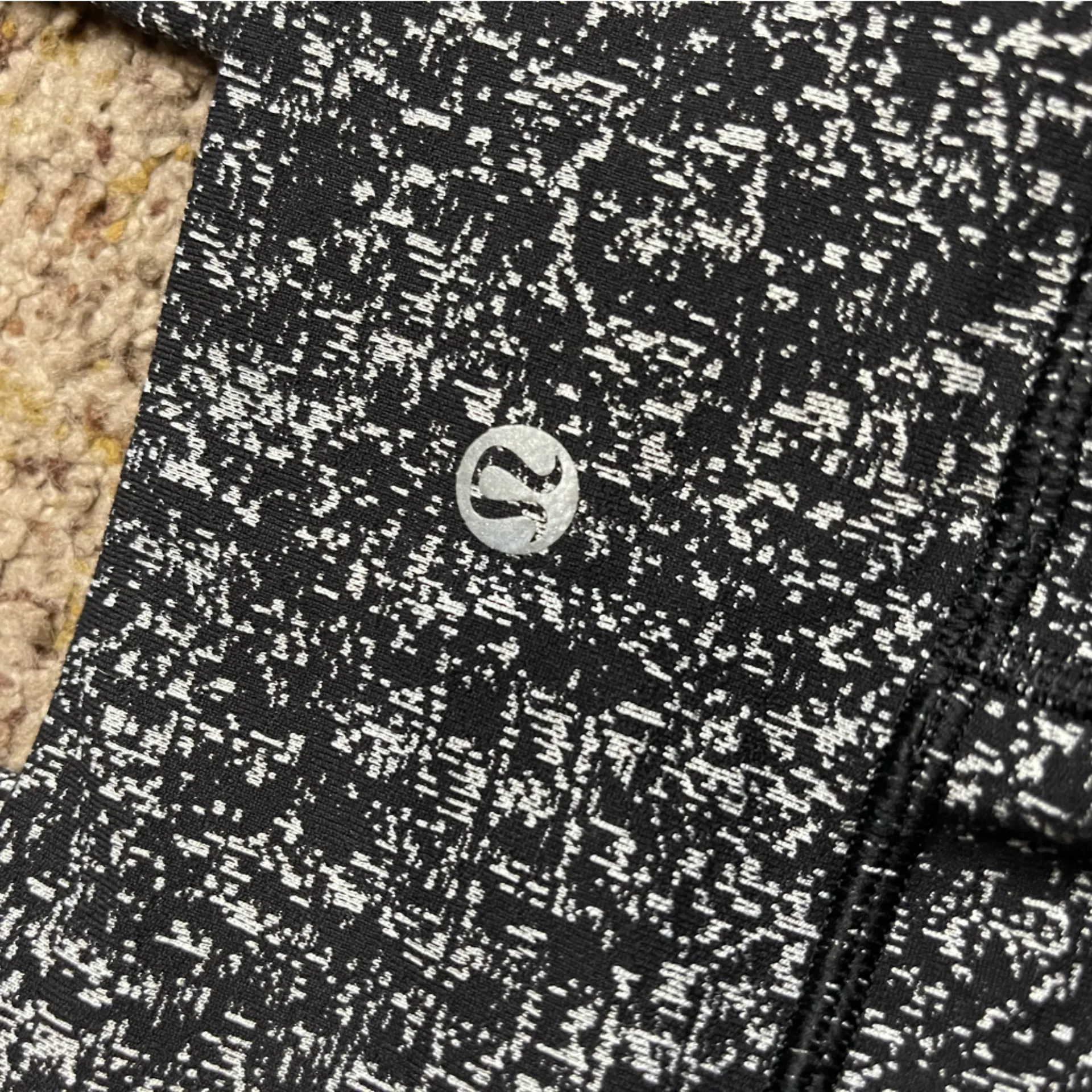 Lululemon Fit Physique Crop Luon Suited Jacquard Black White and Black Size 4 - Image 13