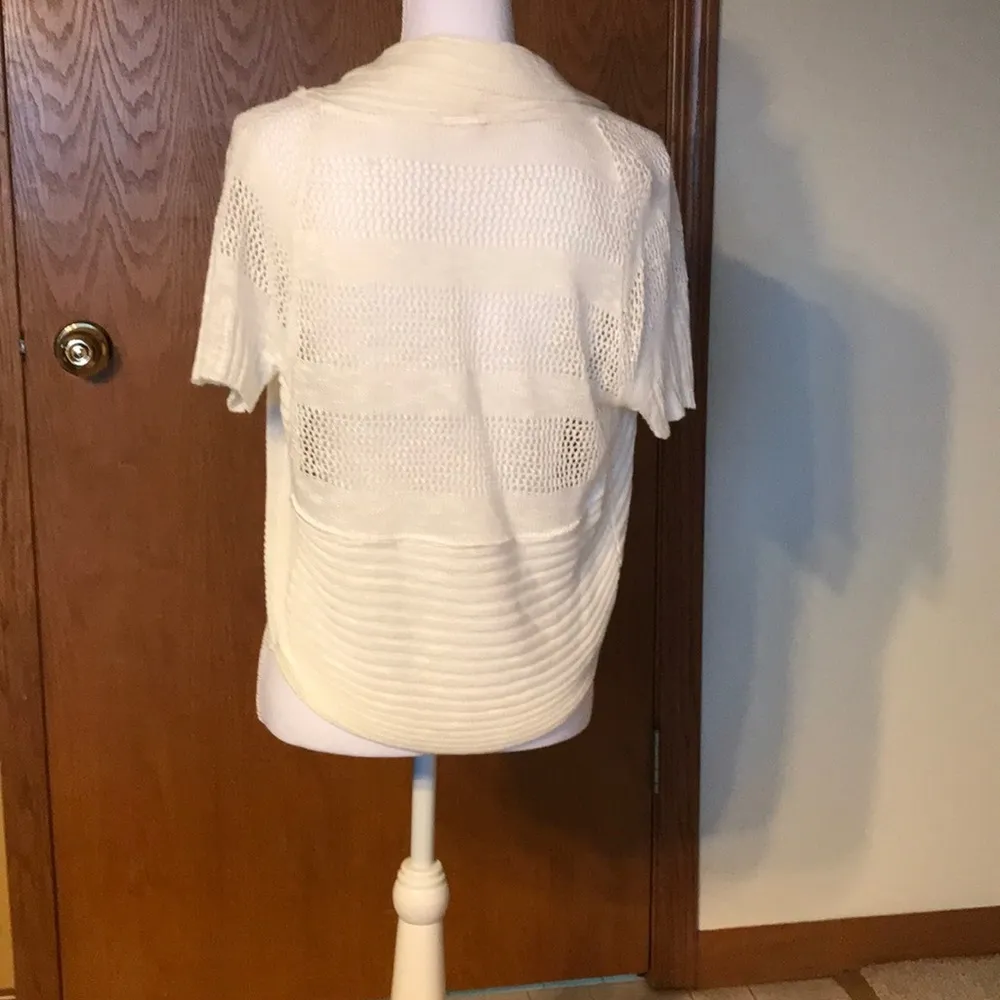 Juniors shrug - Image 3