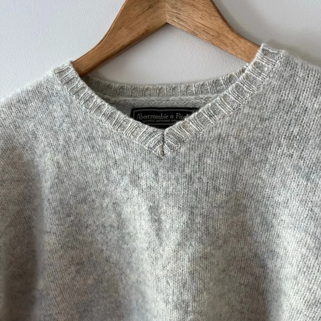 Abercrombie and Fitch 100% wool V neck grey sweater size medium Y2K Vintage - Image 8