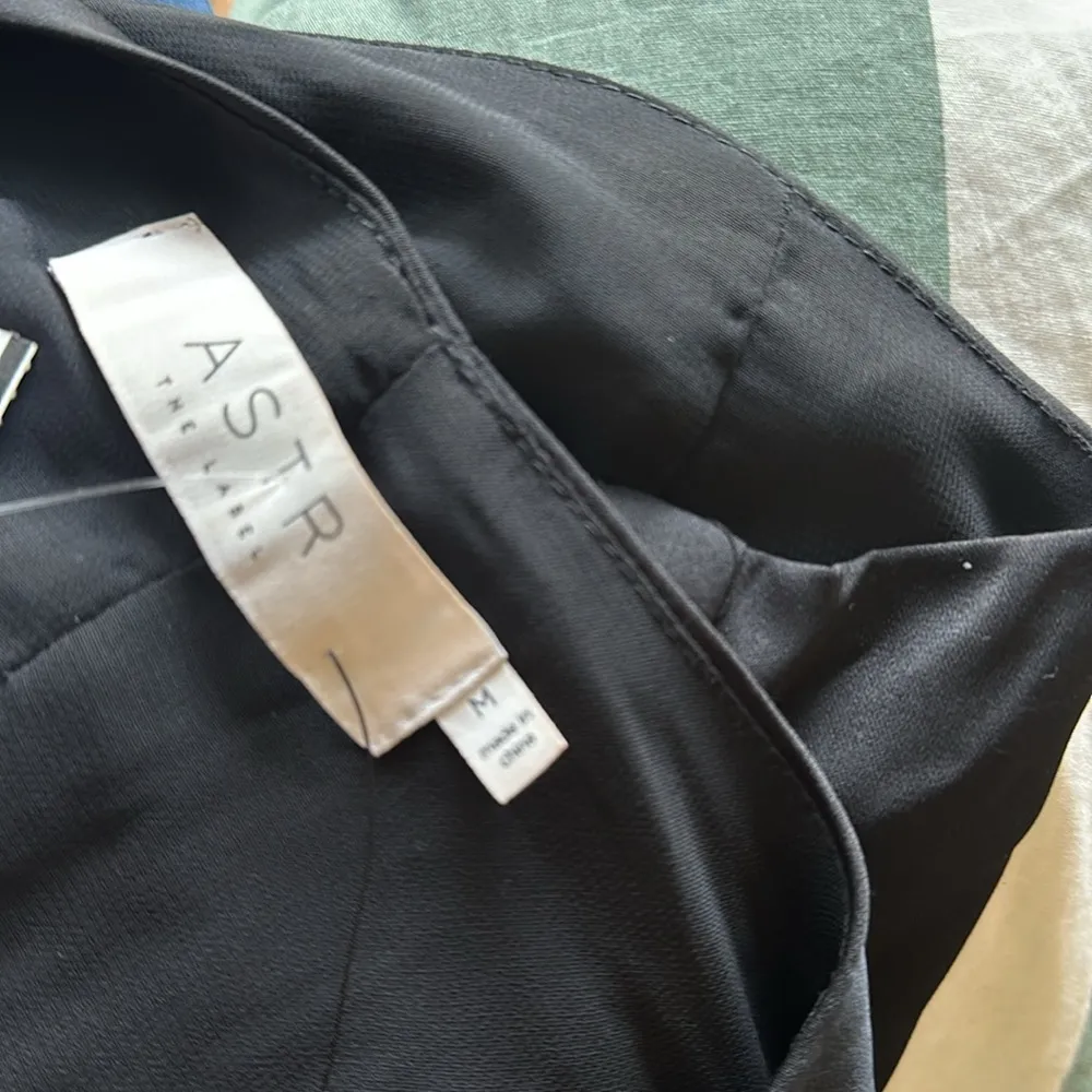 ASTR NWT  THE LABEL Square Neck Top BLACK Medium - Image 3