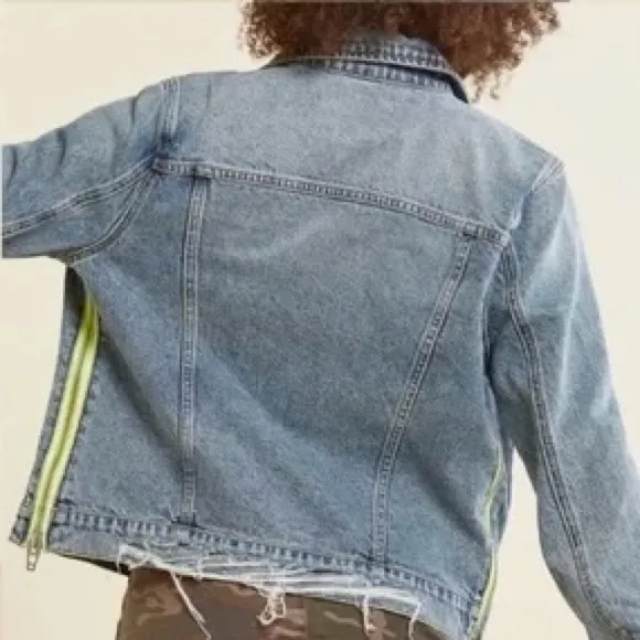 Blank NYC Distressed Blue Denim Jean Jacket Neon Yellow Side Zipper Details - Image 10