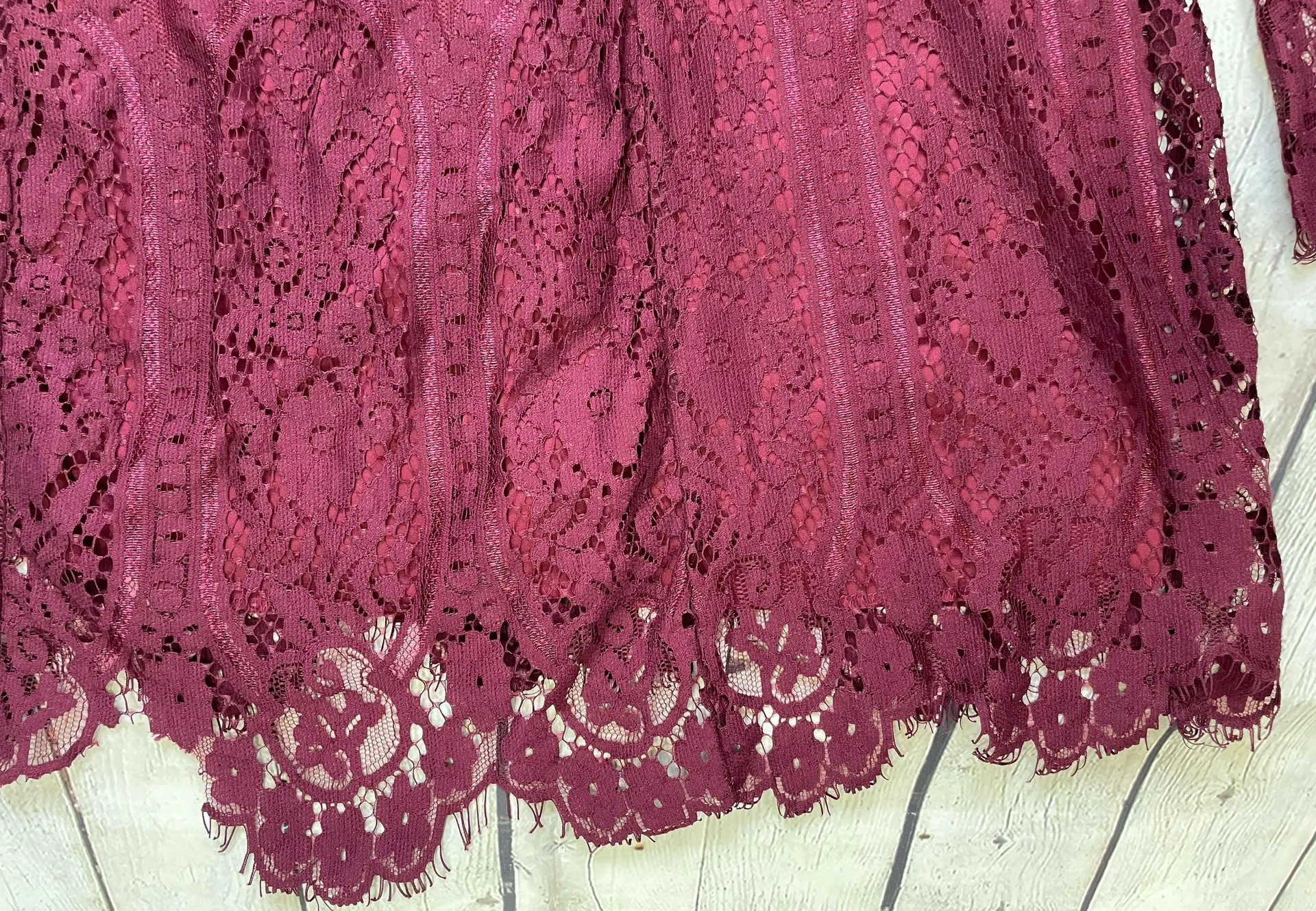 Francescas Burgundy Carson Lace Shift Dress NWT! - Image 9