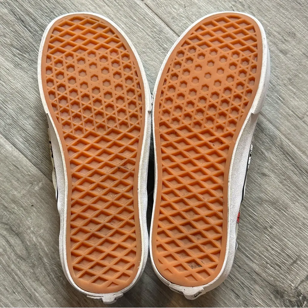 Vans Off The Wall Slip On X Disney Mickey Mouse Shoes
Sneakers Unisex M4.5 W6 - Image 8