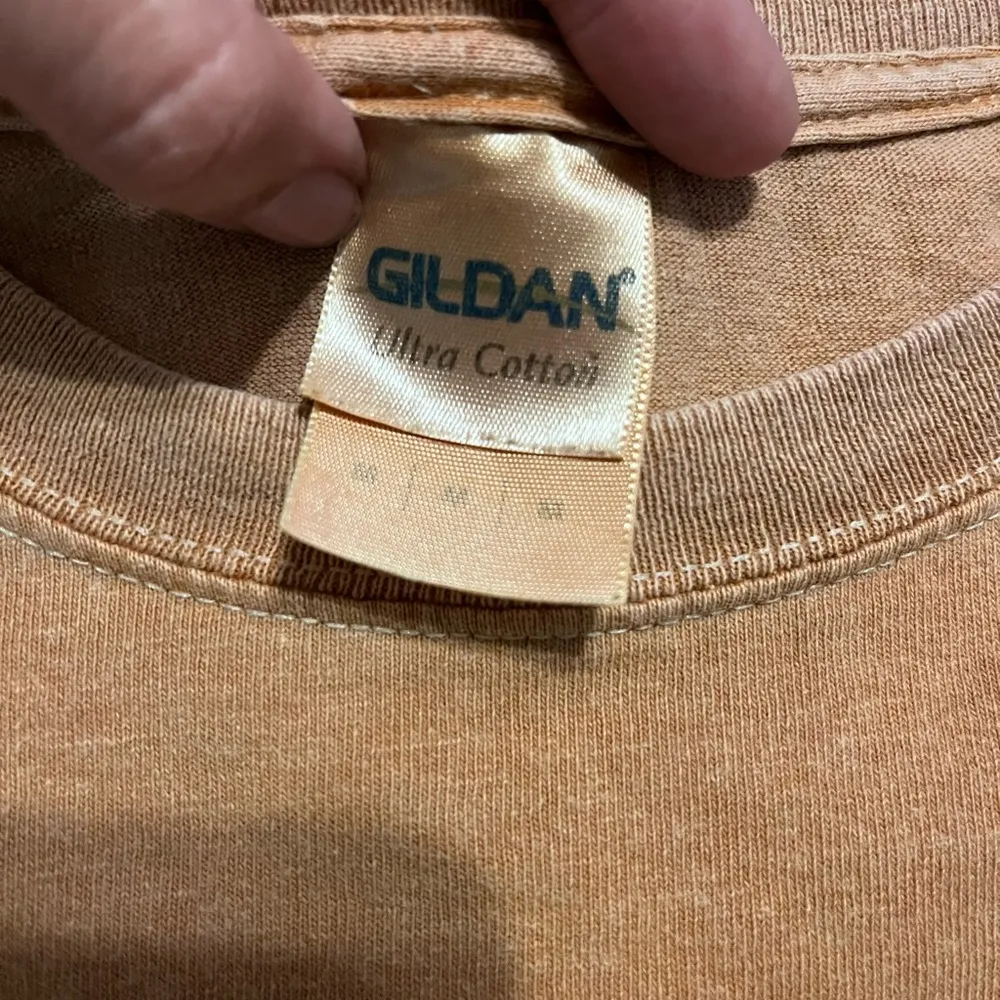 Gildan Orange brown shirt in medium - Image 4