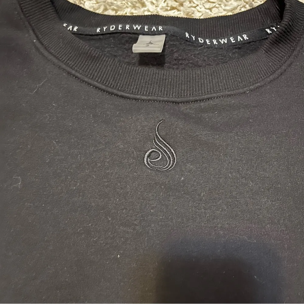 Ryderwear black cropped crewneck size small - Image 3