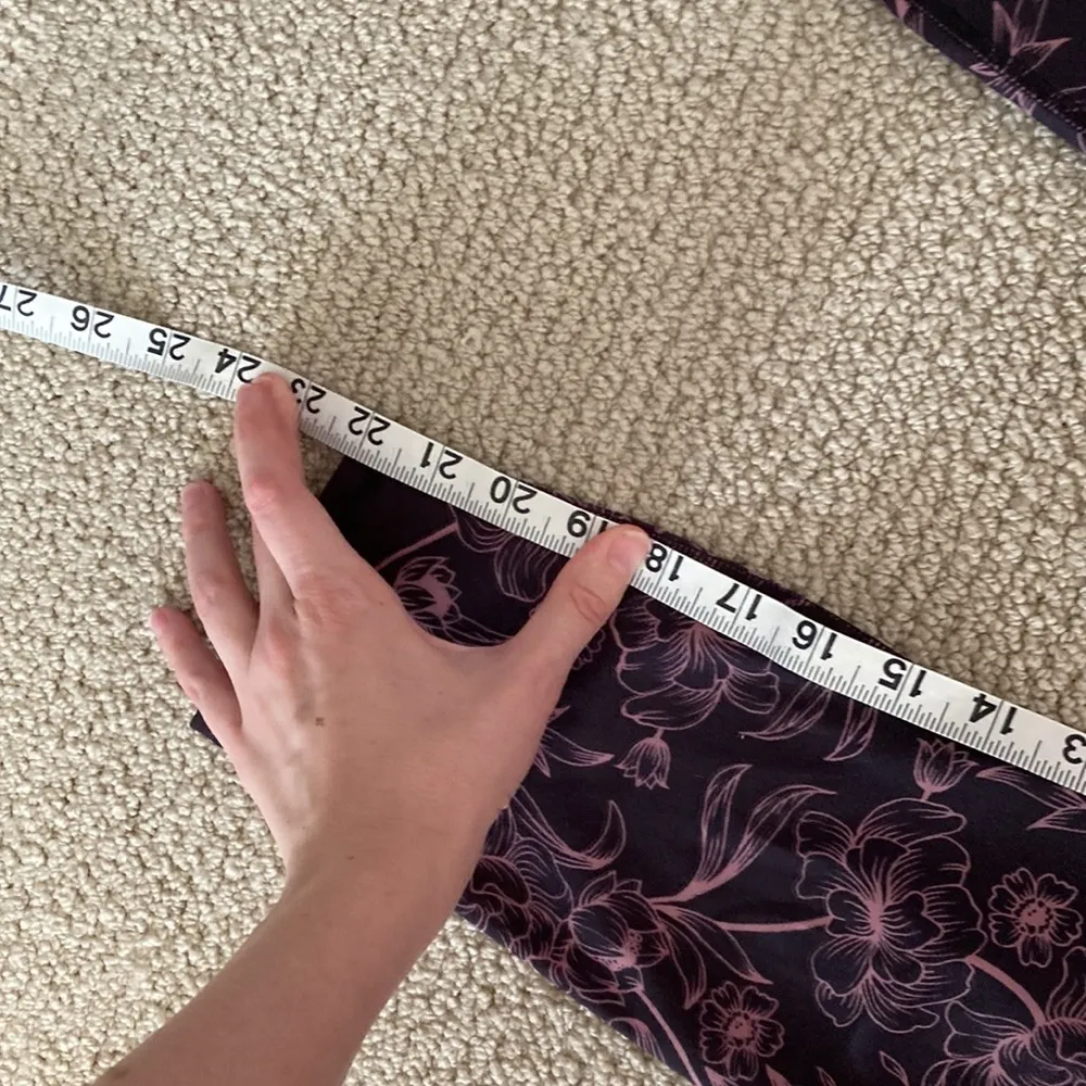 FABLETICS Powerhold Cropped Leggings Capri Black Pink Floral Size Small VEUC - Image 8