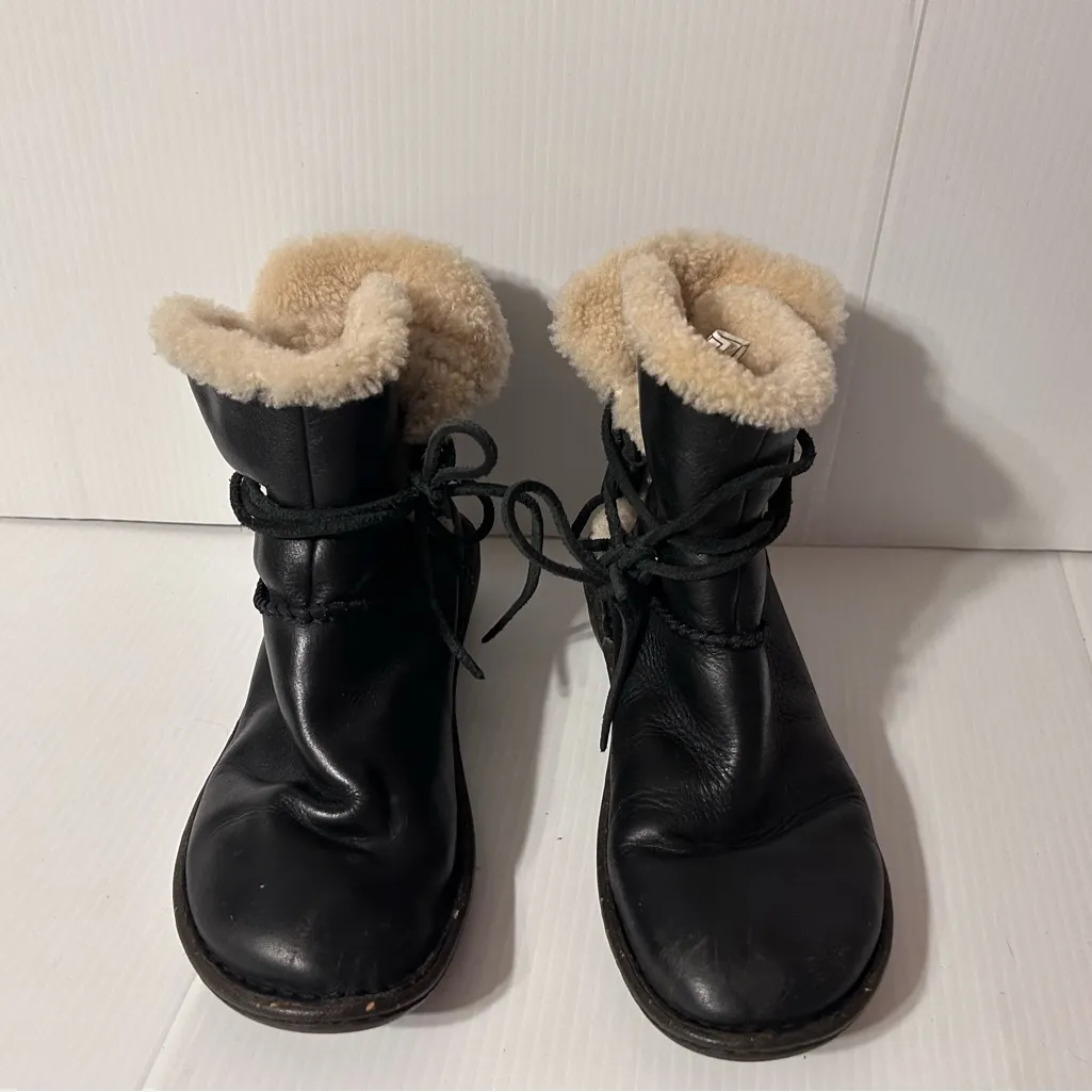 UGG S/N 1932 black leather lace up ankle sheepskin lined boots women size 8 - Image 3