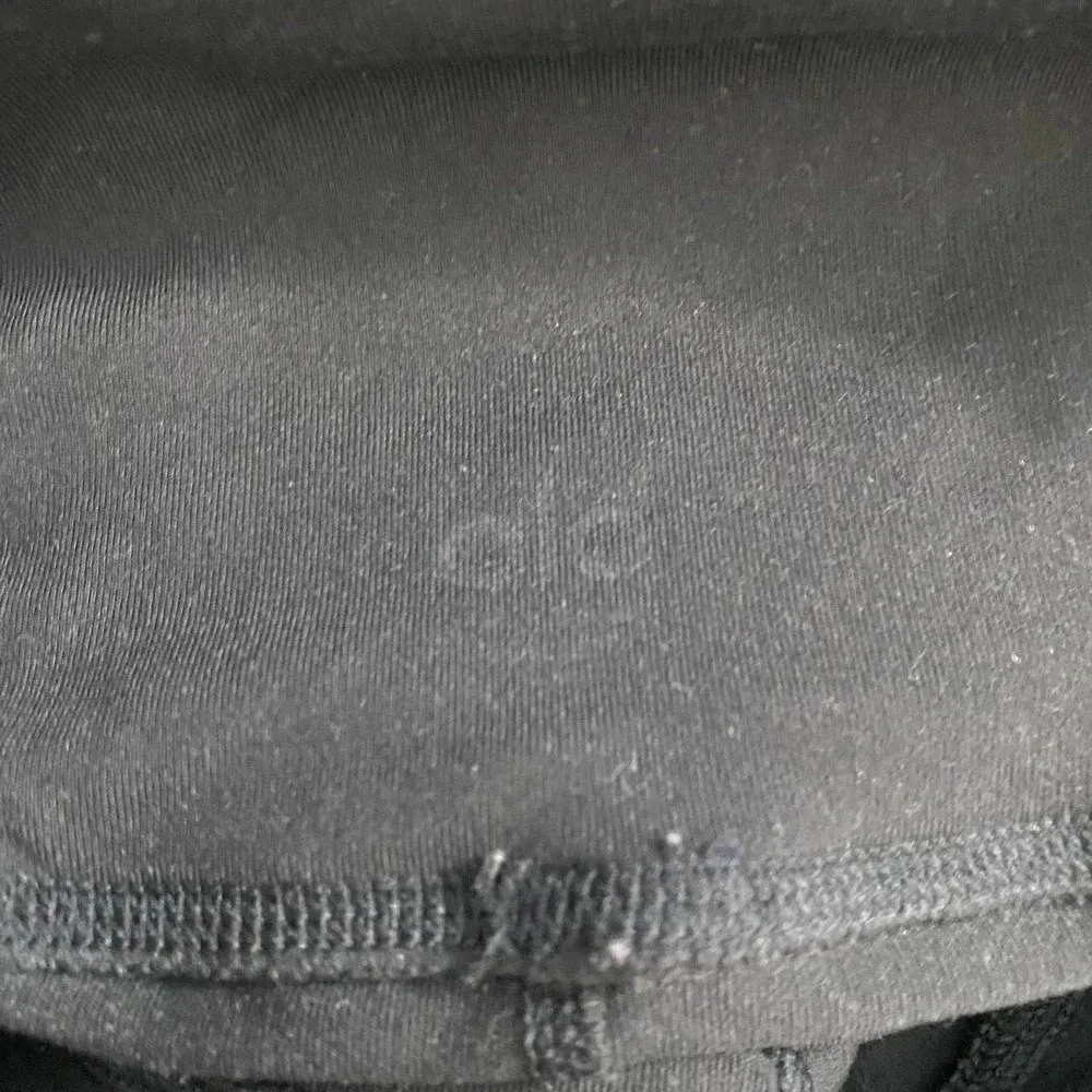 Alo Yoga Capri Leggings Cropped Faux Leather Side Mesh Illusion Black Size Small - Image 10