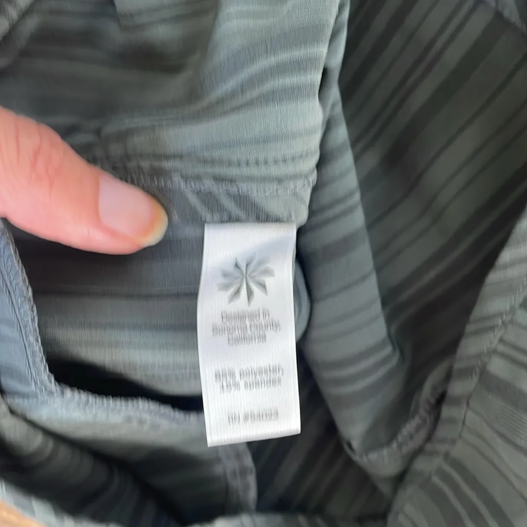 Athleta Running Sway Shorts Olive Green with Gray Vertical Stripes Size XXS - Image 5