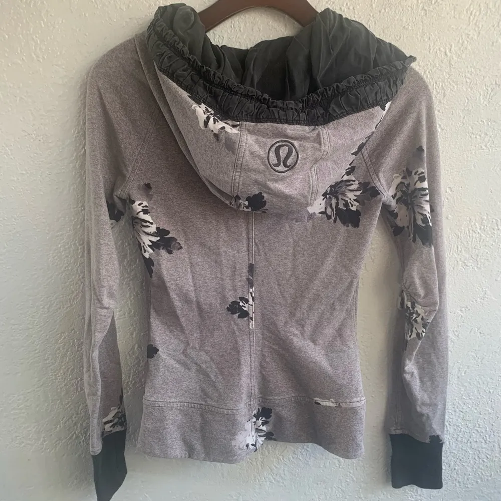 LULULEMON 2 grey jacket - Image 2