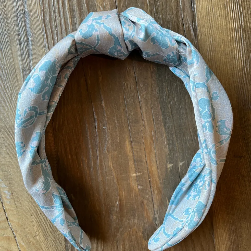 Anthropologie Blue and Beige Floral Headband - Image 2
