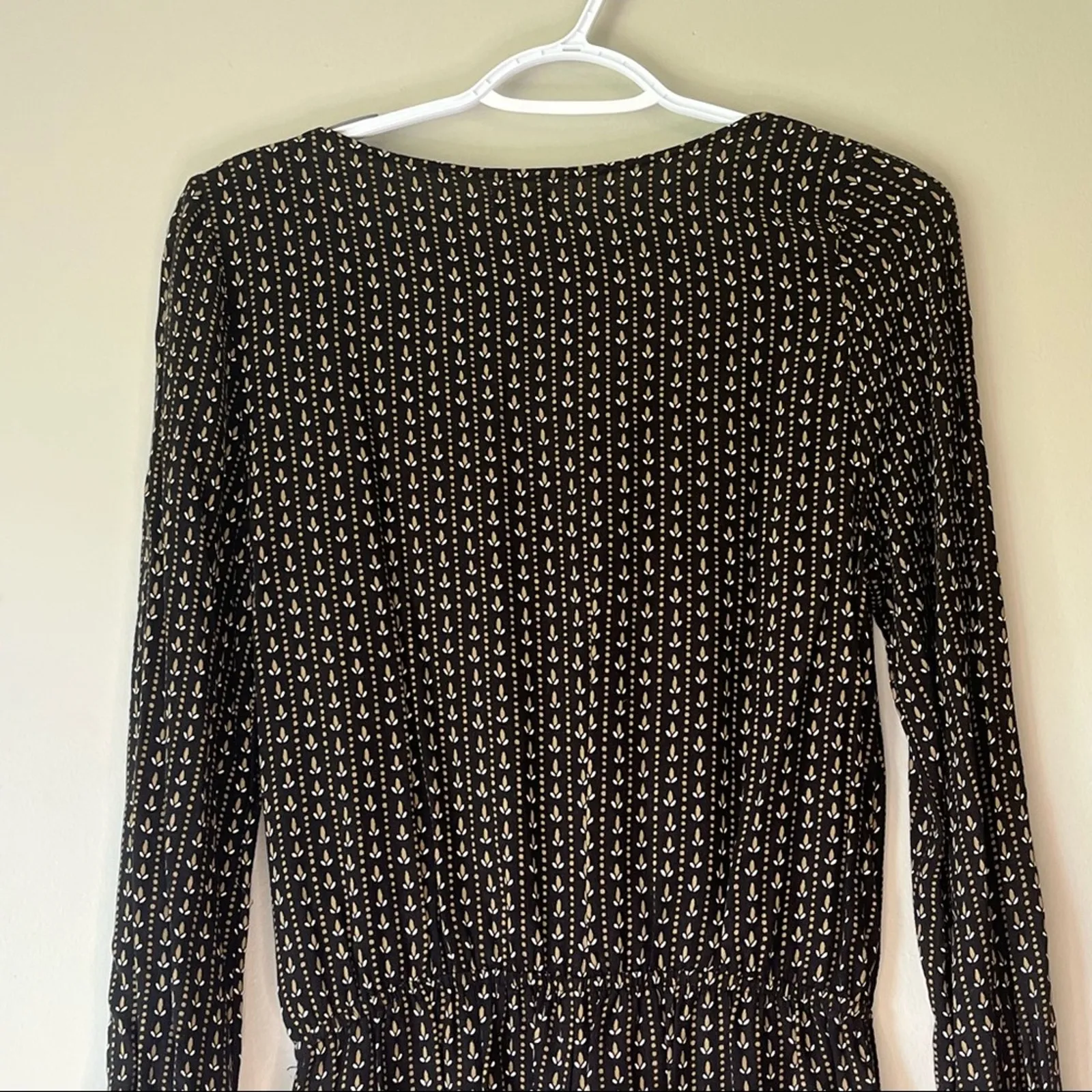Hollister Black Patterned Long Sleeve Romper Size M - Image 4