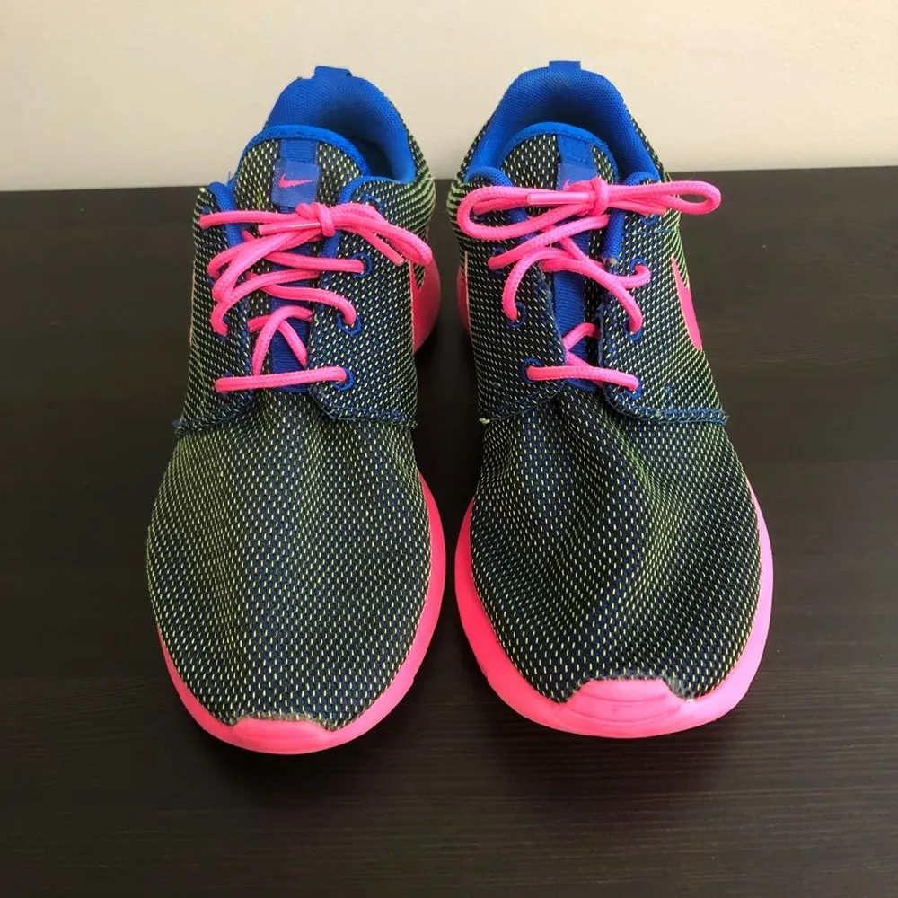 Nike Roshe Run Cobalt Black-Hyper Pink Sneakers - Image 6