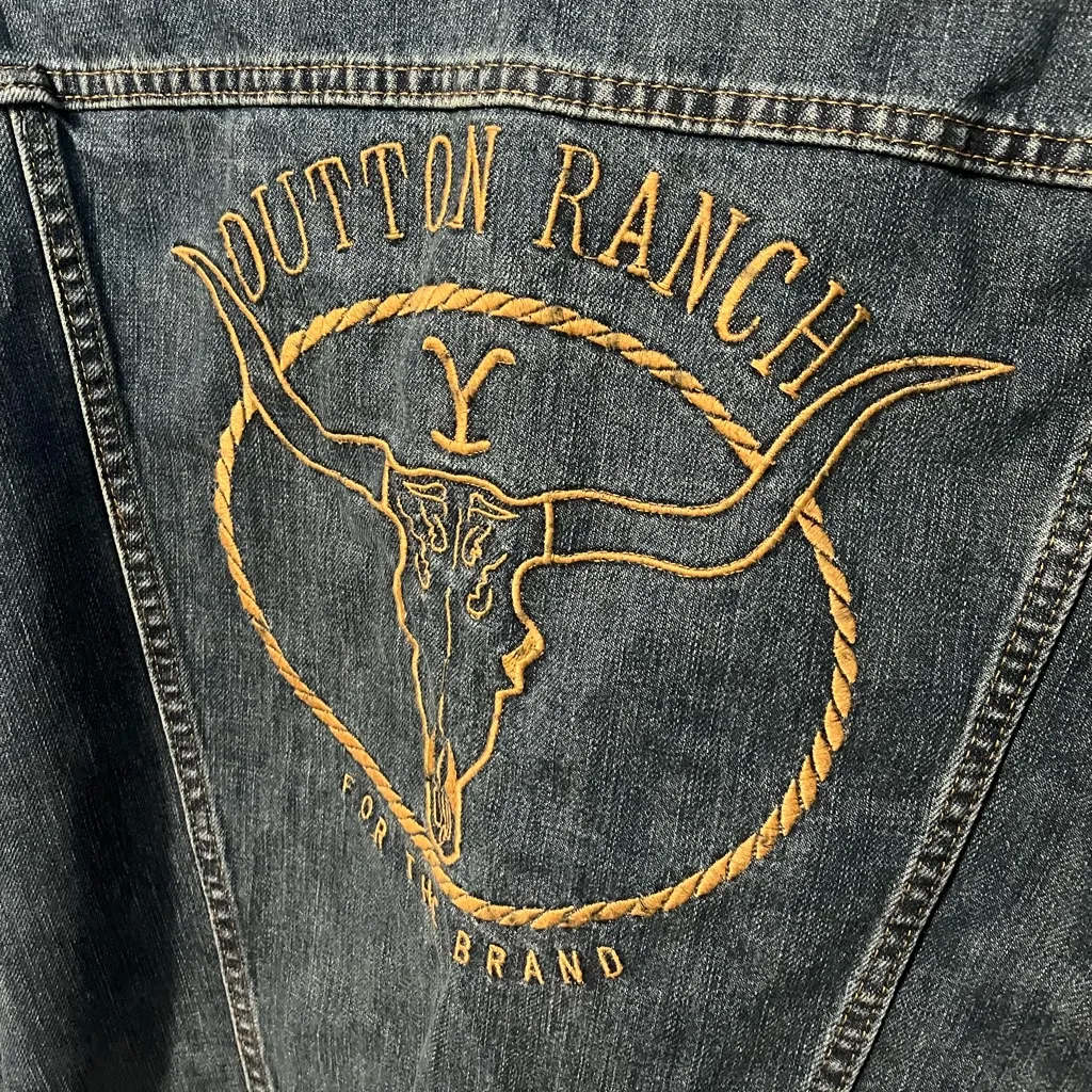 NWT Yellowstone by Wrangler Women’s Denim Jacket Size Large - Image 2