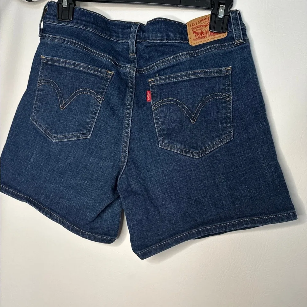 Levi’s Denim Blue Women's Shorts low rise pockets 
Zipper 29 - Image 2
