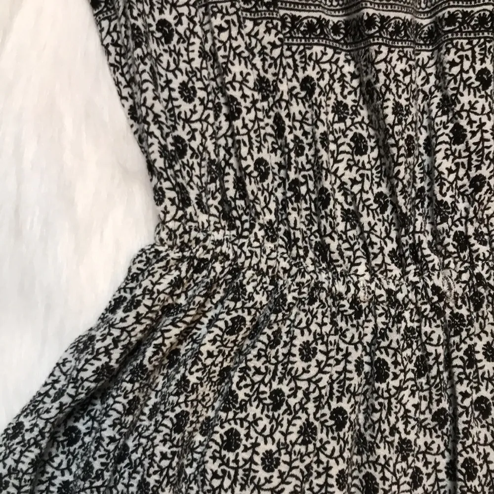 L’ATISTE Women’s Floral Crochet Off the Shoulder Black White Romper - Image 5