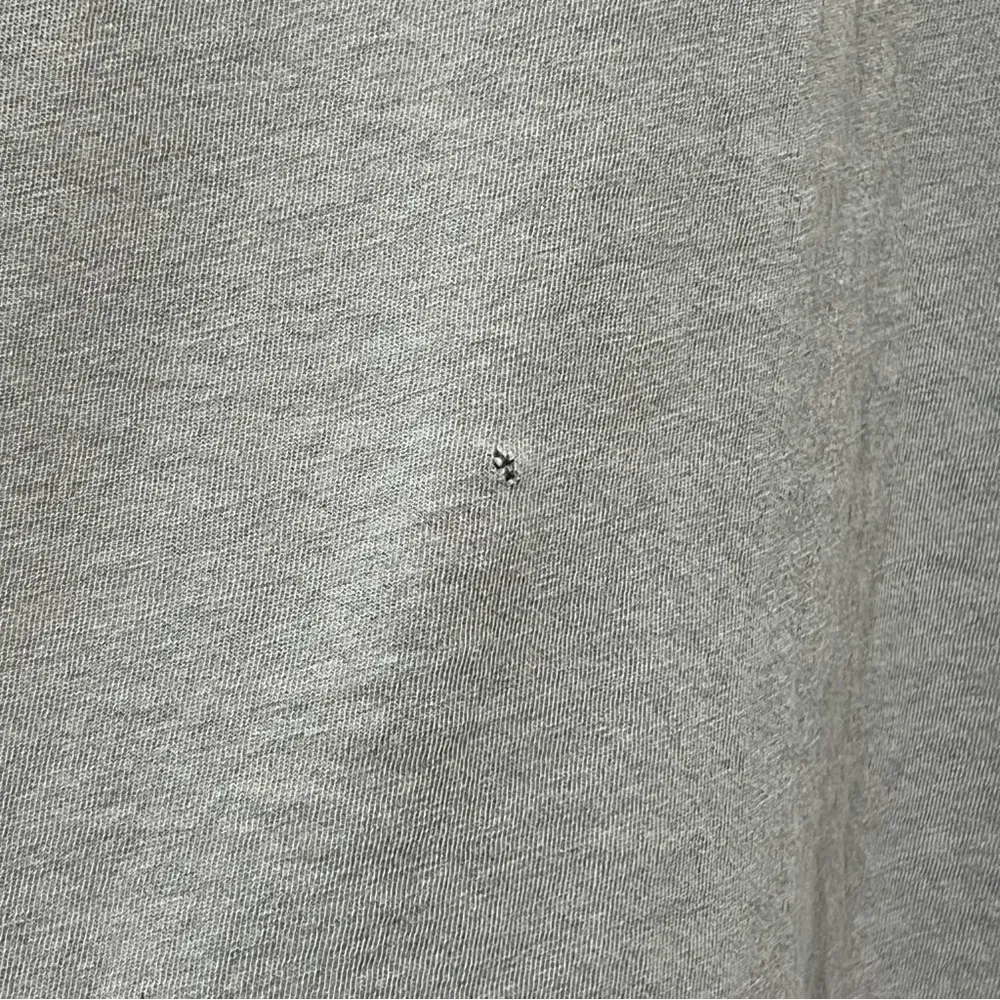 Lululemon size 6 Gray V-Neck Women's Top FLAWED - Image 9