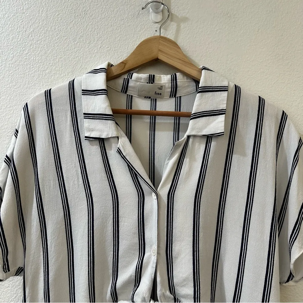 Aritzia Wilfred Navy White Tie Front Blouse Size XS - Image 5