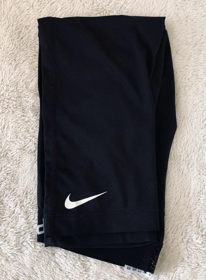 Pro Black Cropped Leggings - Image 3