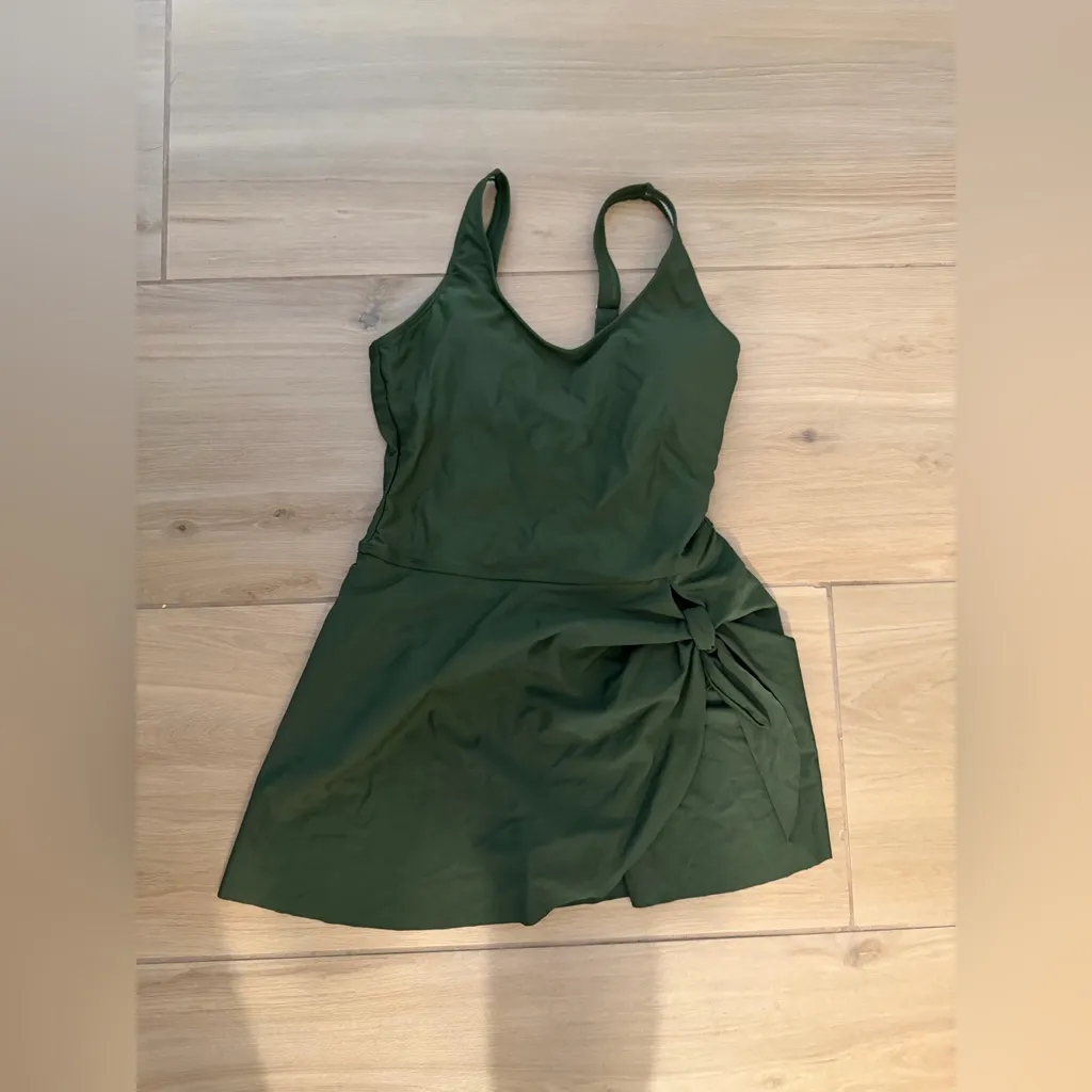 NEW 1 Pc Swimdress Swimsuits Skirt Bathing Suit Swimwear Tummy Control M Green Size M - Image 4