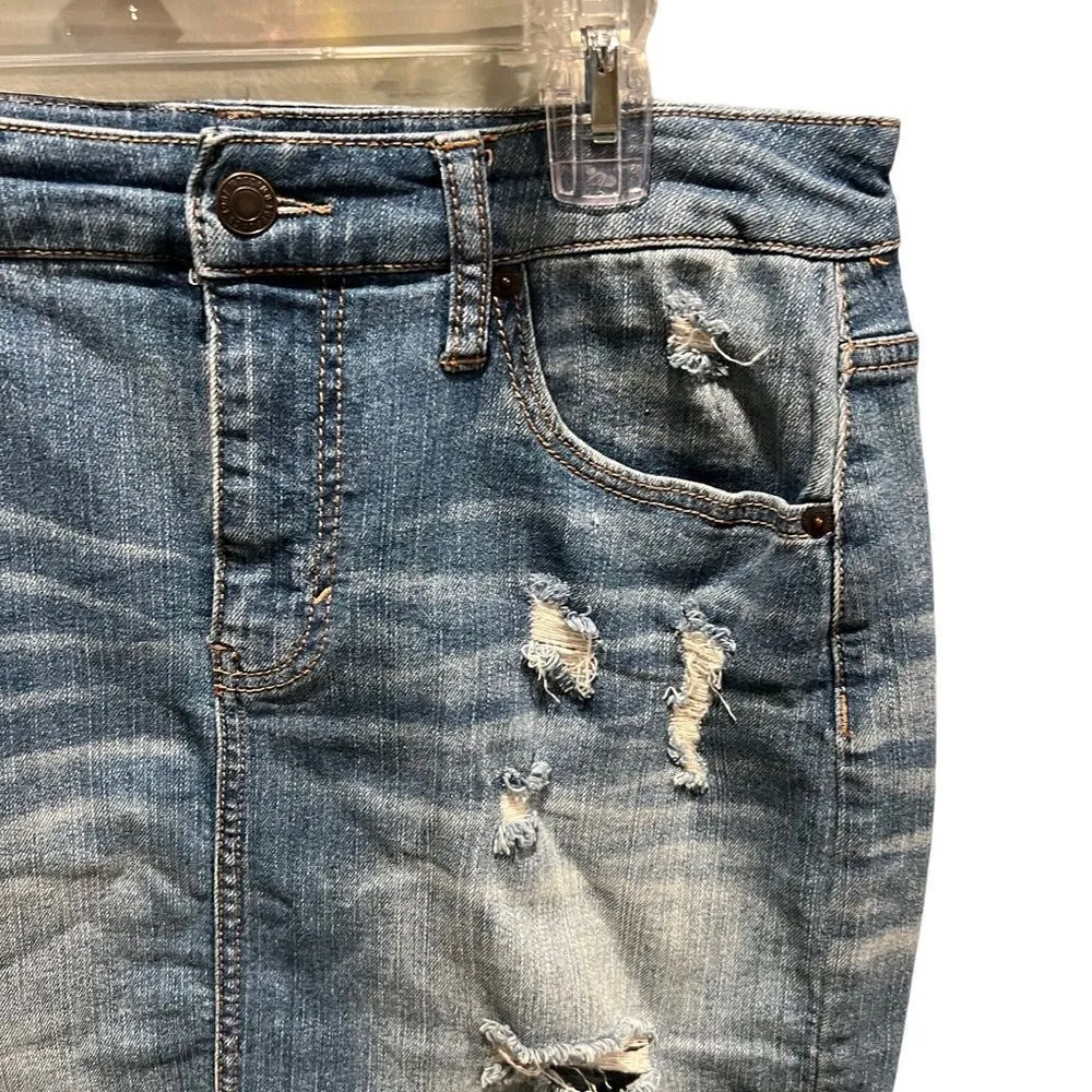 Mossimo Supply Co medium wash distressed denim mini skirt size 8 Blue - Image 5