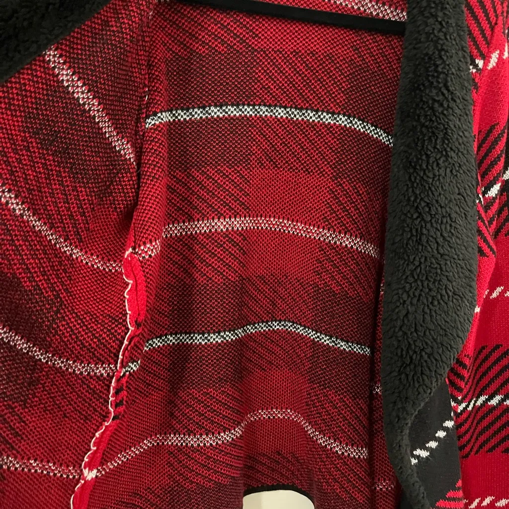 Adrienne Vittadini Red and Black Plaid Sherpa Collared Wrap Cardigan Sz L - Image 6