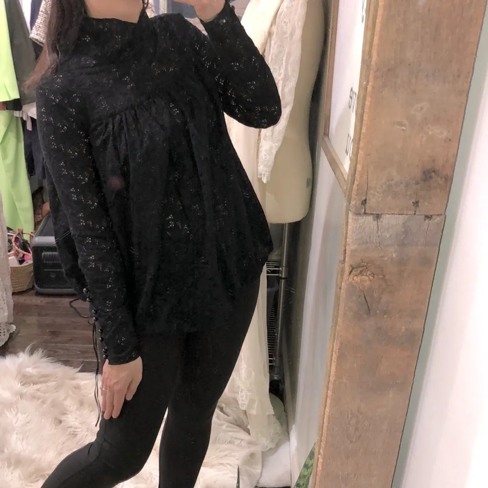 Tracy Reese New York size 4 black lacey boho top - Image 3