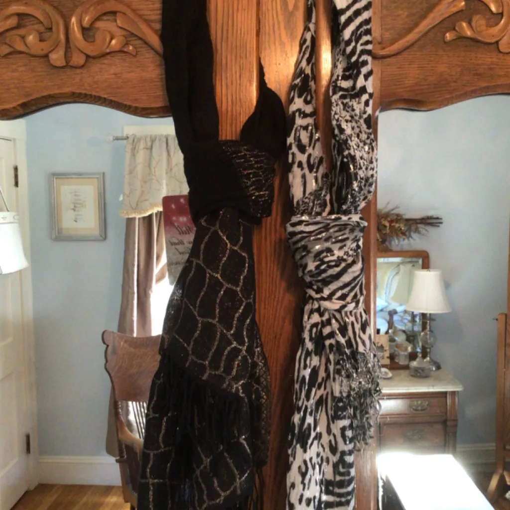 Bundle of 2 Womens Scarves black assorted - Image 3