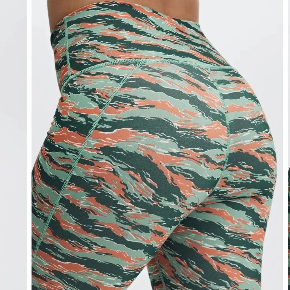 Fabletics Define PowerHold® High-Waisted 7/8 Legging Tiger Camo Print Sz S - Image 3