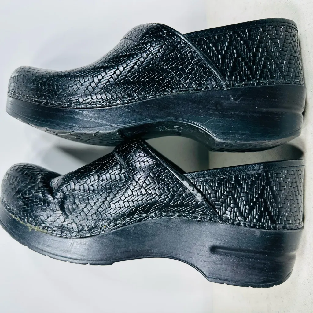 Dansko Professional Nursing Clogs Leather Woven Black Sz 37 / US 7 Chevron - Image 7