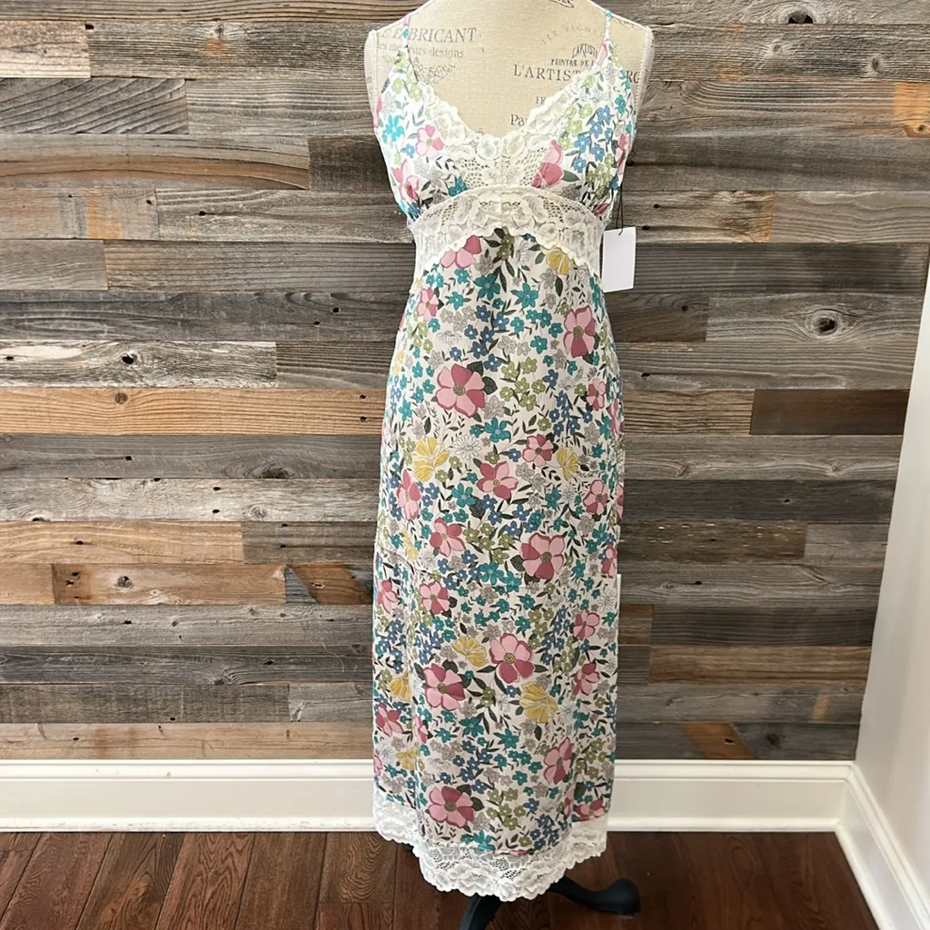 NWT Cerule Floral Lace Trim Slip Dress Size Small Pink - Image 3