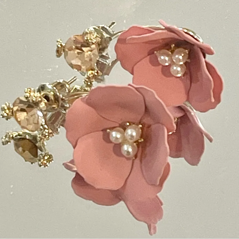 Bright orange dangle earrings, delicate and feminine. Never worn - Image 3