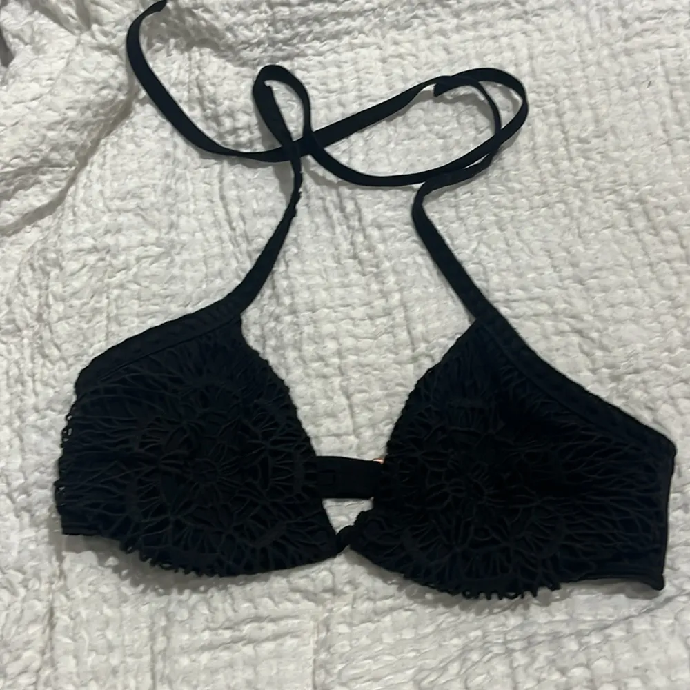 New Shade & Shore Women’s Black Crochet Knit Triangle Bikini Top Size 34C NWOT - Image 5