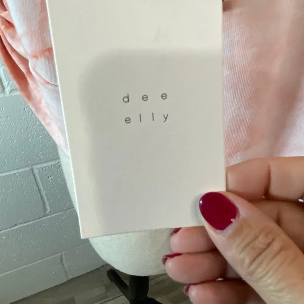 Dee Elly Peach Cropped V-Neck Front Twisted Tie Dyed Sweatshirt - Image 8