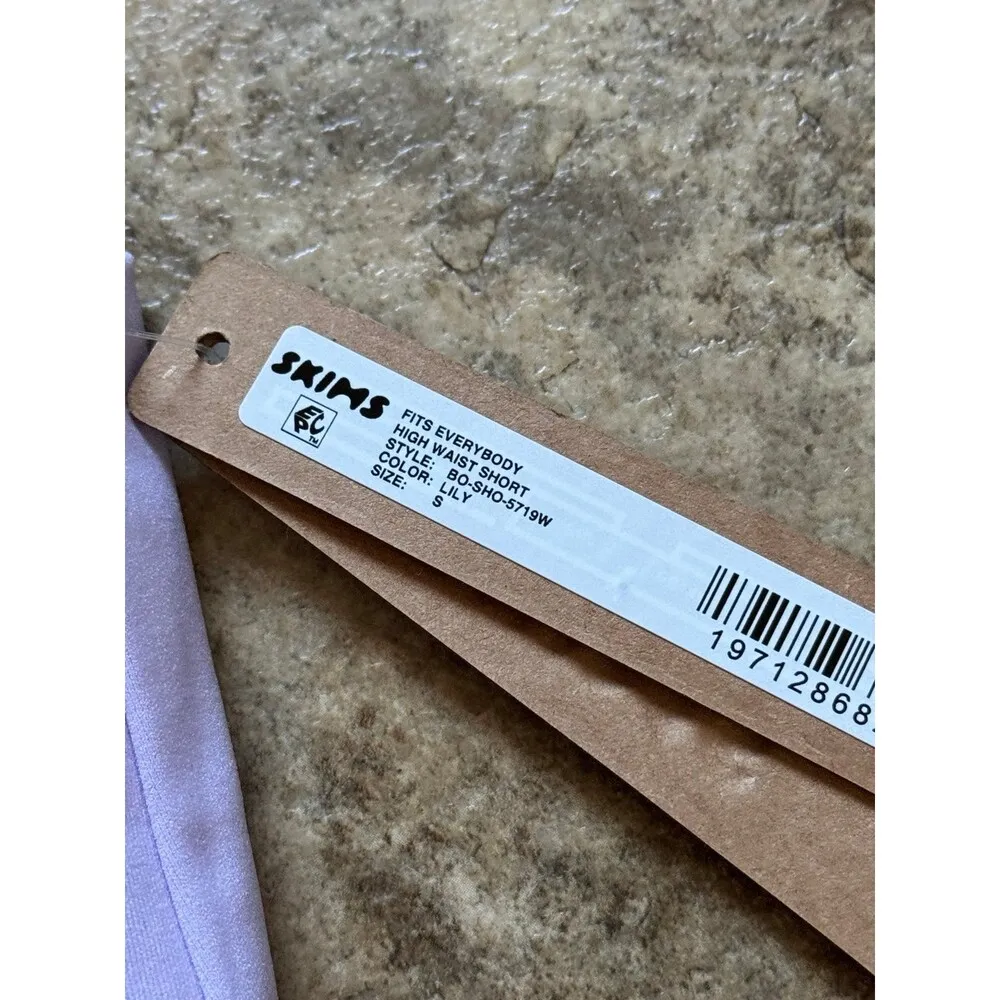 Skims Fits Everybody High Waisted Short Lily Size Small - Image 10