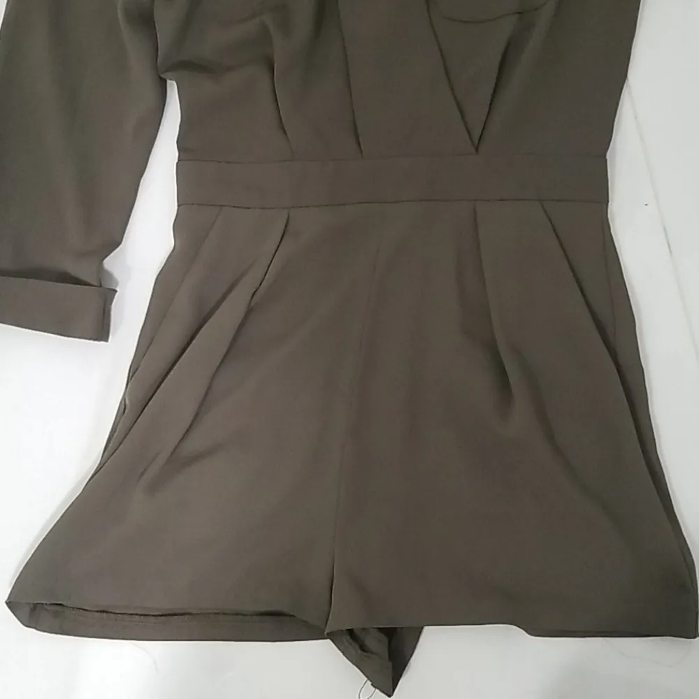 NWOT! TopShop Olive Khaki Elegant Romper - Image 3