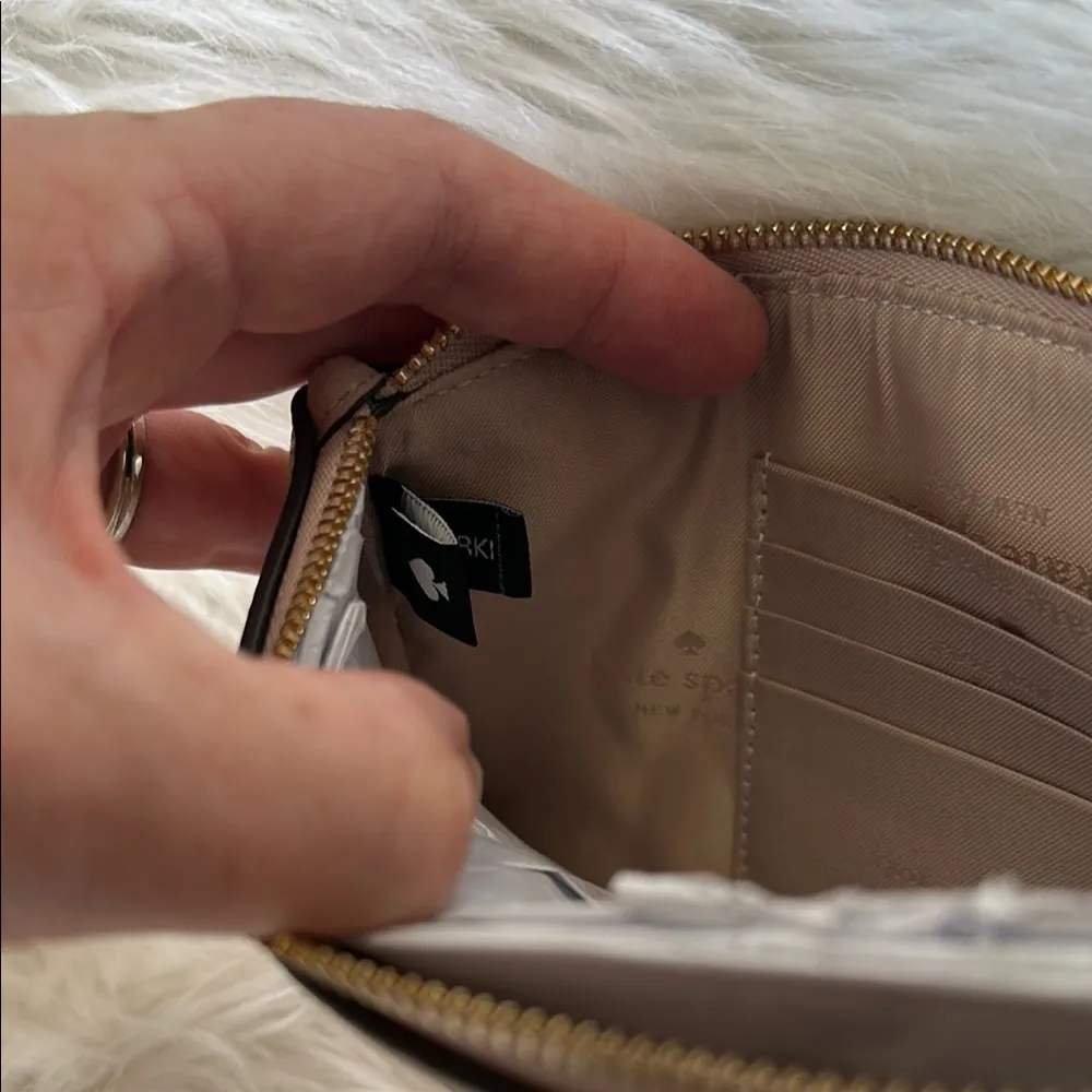 Kate Spade New York Leila Pebbled Leather Warm Beige Wristlet 8 x 5 - Image 5