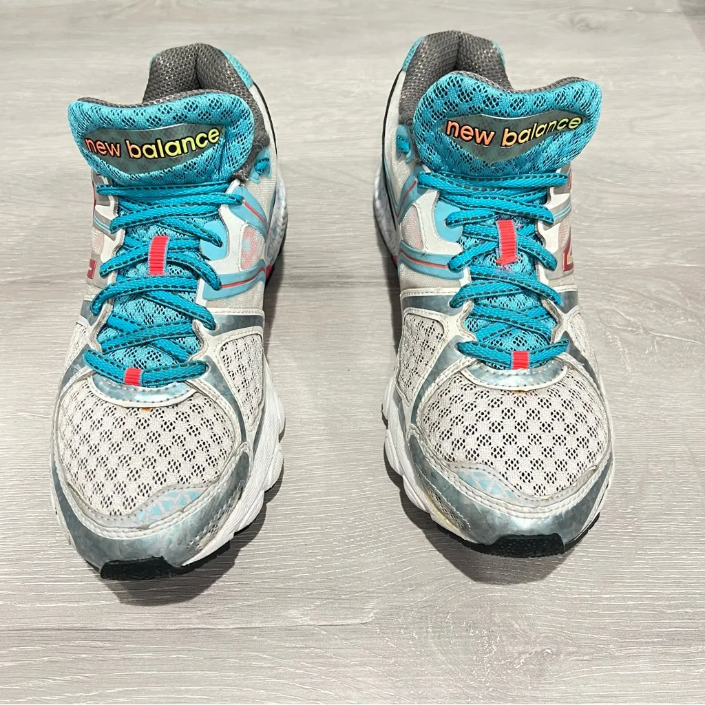 New Balance Women's W1260v3 Running Shoe - Image 2