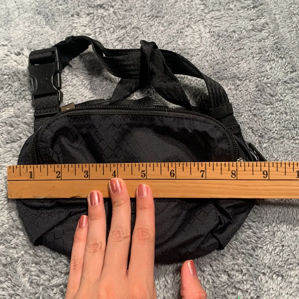 Athleta black belt bag fanny pack - Image 13