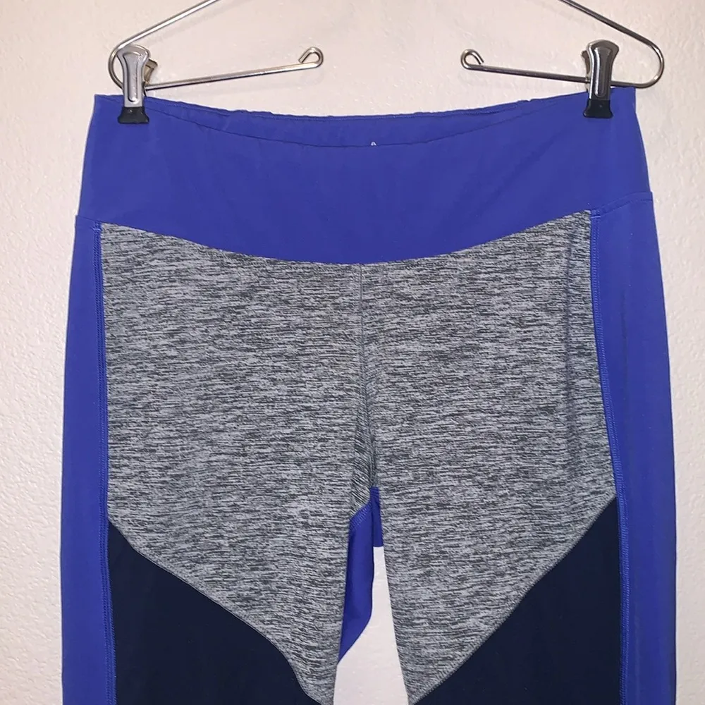 REEBOK Women's 3/4 Capri Athletic Pants Leggings Colorblock Blue Gray Black - Image 2