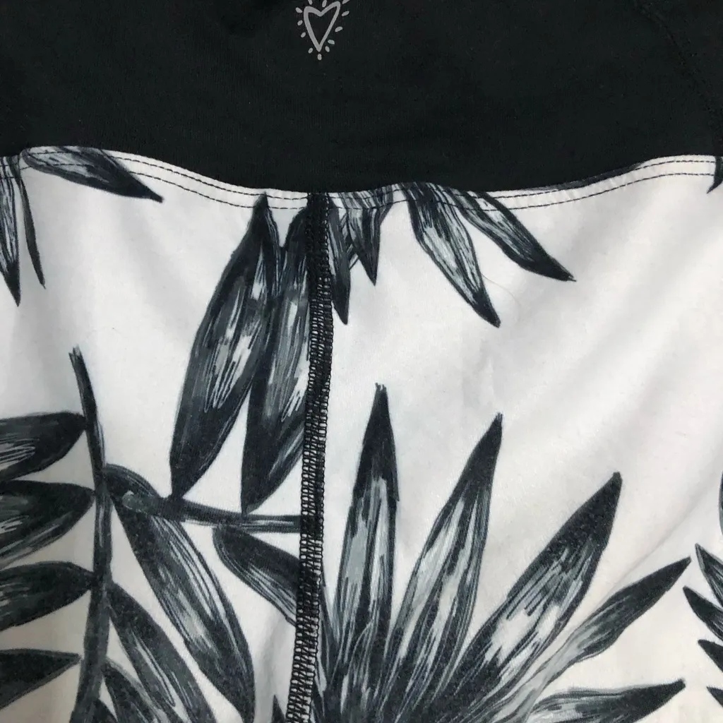 Betsey Johnson crop‎ leggings women’s size small athletic wear tropical - Image 5